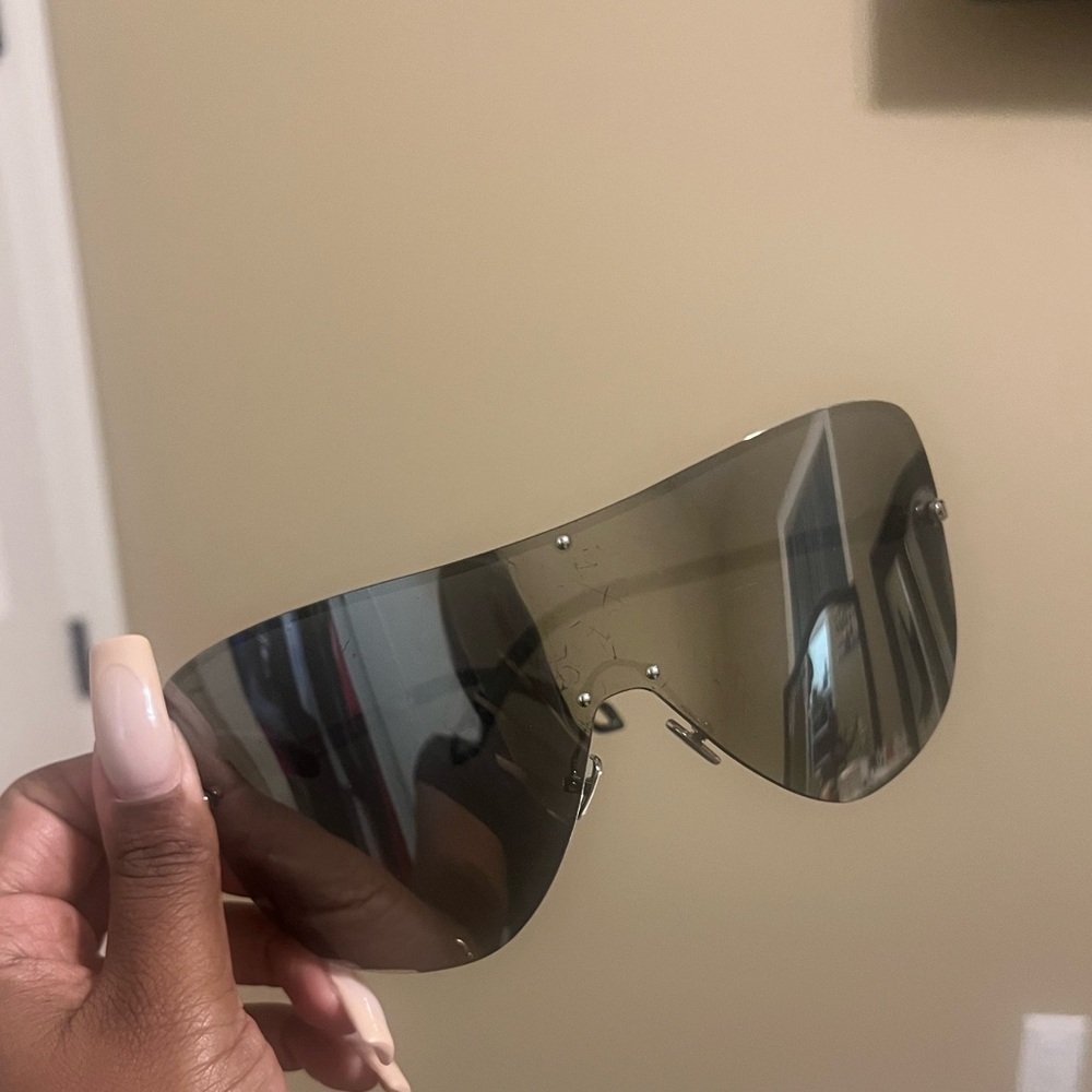 SUNGLASSES